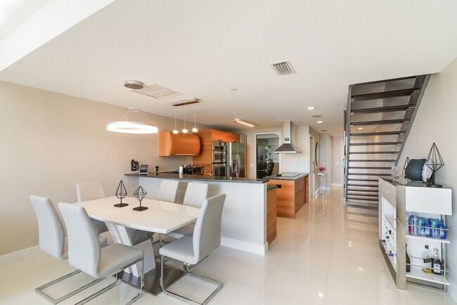 Building Photo - 2950 NE 188th St