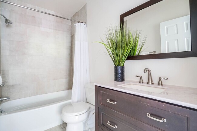 Full Bath - 828 21st St