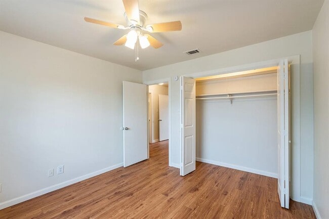 Building Photo - 5802 Belmoor Dr