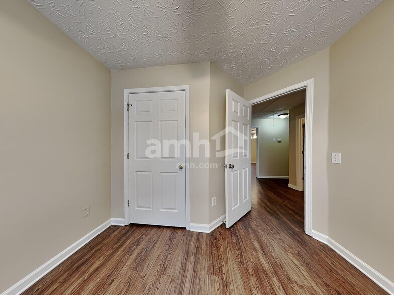 Building Photo - 1160 Hillary Ln