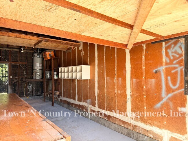 Building Photo - 818-820 University Ave.