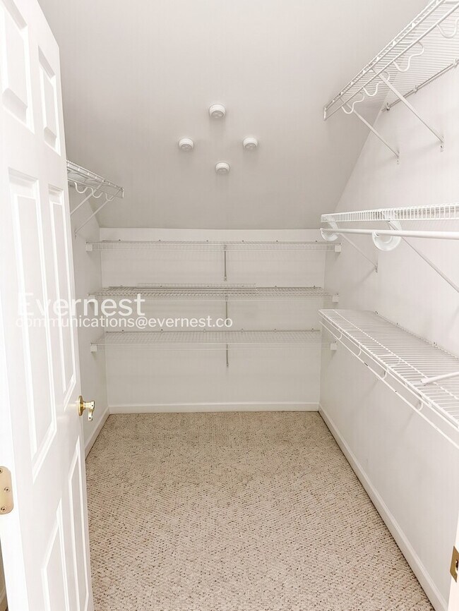 Building Photo - 743 Rolling Fork Dr