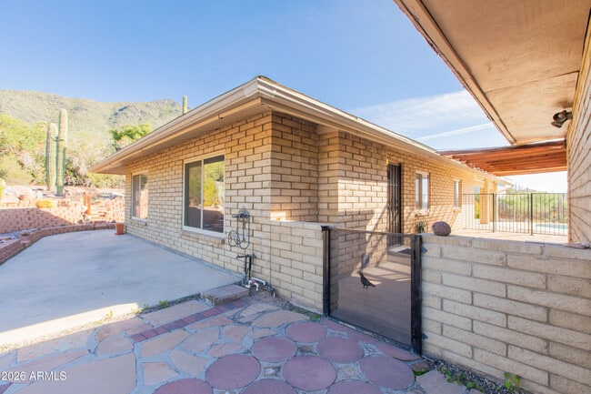 Building Photo - 5931 E Carriage Dr