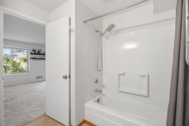Building Photo - 29 Etruria St