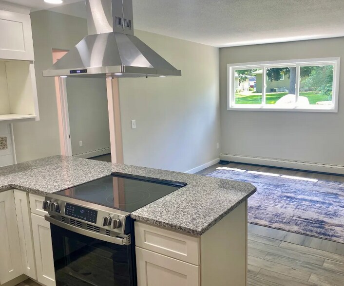 Kitchen is open to Living Room - 609 Market St S