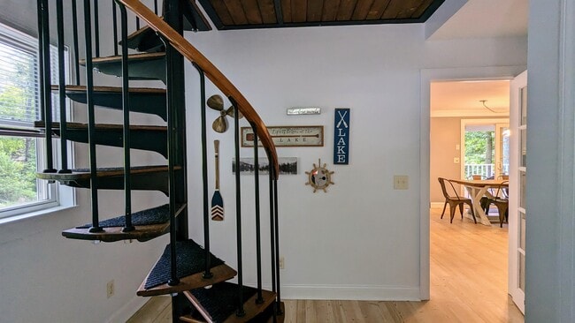 Building Photo - 52 Crestview Dr