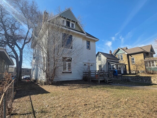 Building Photo - 626 NE Taylor St