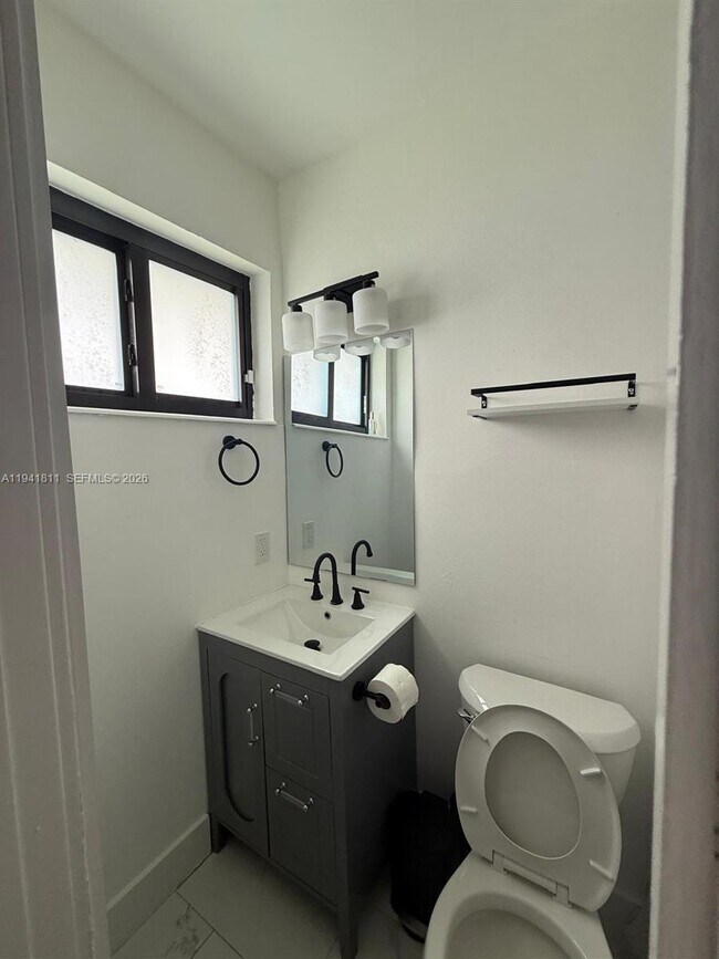 Building Photo - 125 NW 197th St