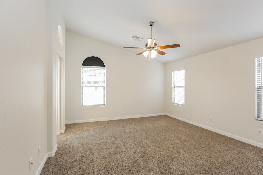 Building Photo - 4715 W Harwell Rd