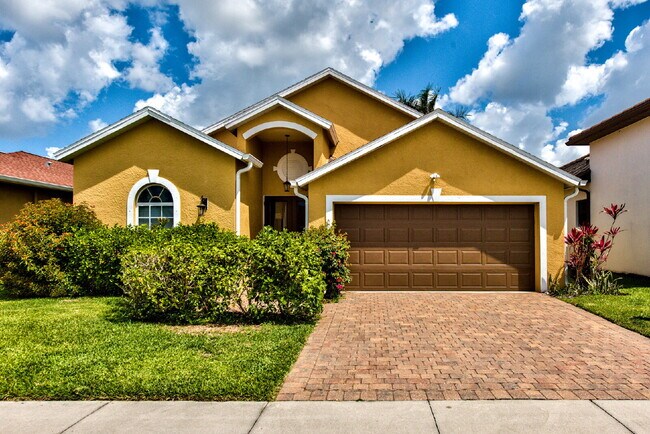 Building Photo - Queens Park - Pool home with a separate ca...