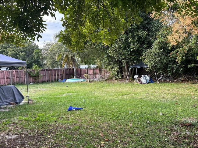 Building Photo - 1001 NE 33rd St