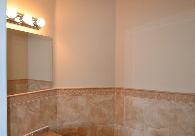 Building Photo - 16201 SW 141st Ave