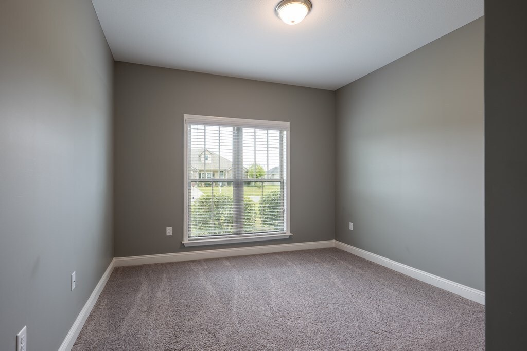 Building Photo - 4066 McKenzie Ln