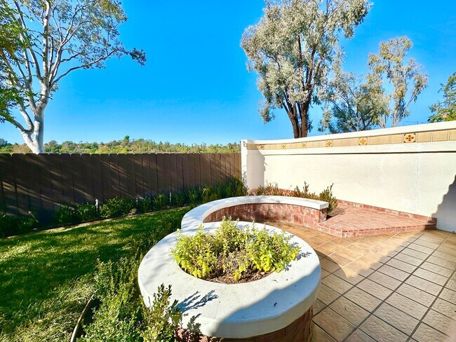 Building Photo - Sweet Single-Story, Completely Detached, Home in the Picturesque Fallbrook Village HOA Community!