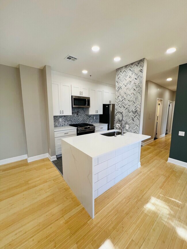 Building Photo - 182 Gay St