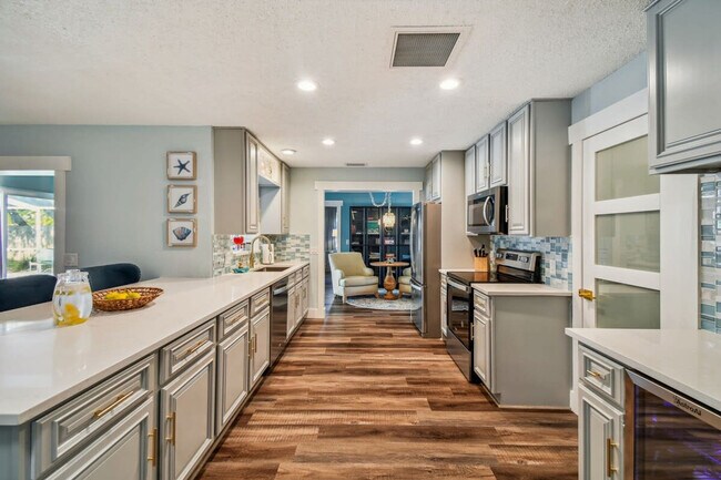 Building Photo - 512 Wayfarer Dr
