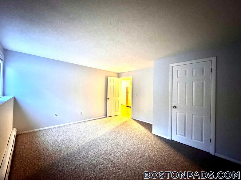 Building Photo - 715 N Main St