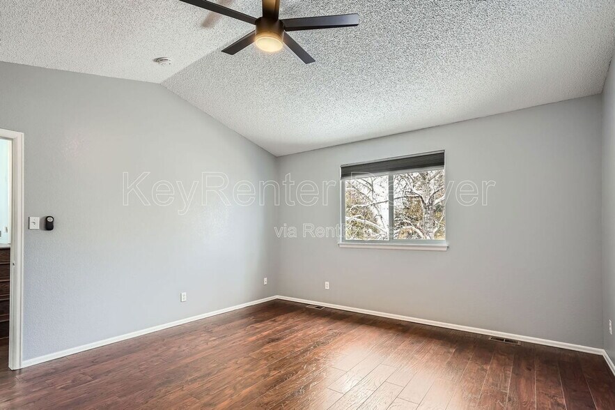 Building Photo - 5742 W 114th Pl