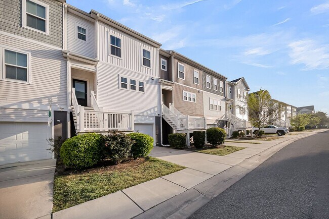 Building Photo - Charming Johns Island Retreat with Modern Amenities