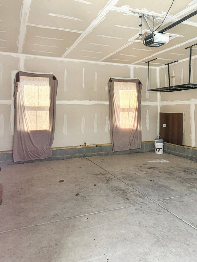 Building Photo - Modern Comfort & Style in a Prime Richmond Location