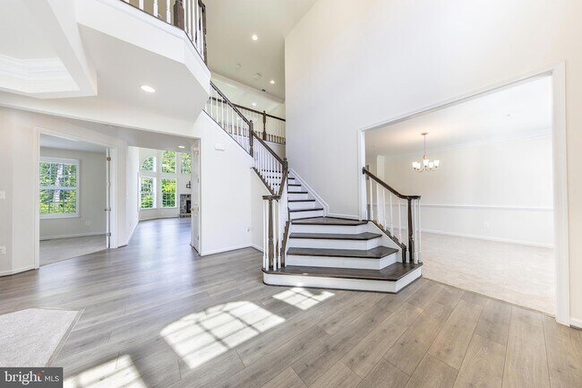 Building Photo - 7640 Knotting Hl Ln