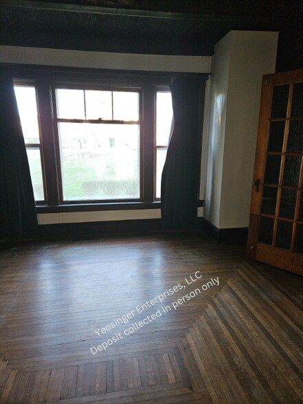 Building Photo - 408 W Maple Ave
