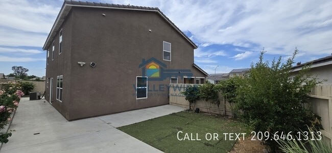 Building Photo - 2104 Ukiah Ct