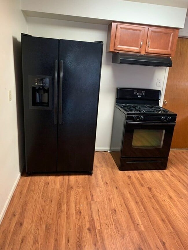 Building Photo - 3 Bedroom 2 bath