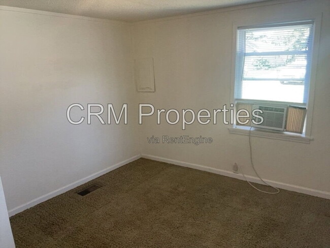 Building Photo - 1341 S Delphos St