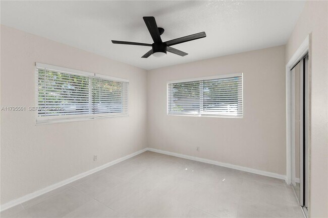 Building Photo - 1305 NE 2nd Ave