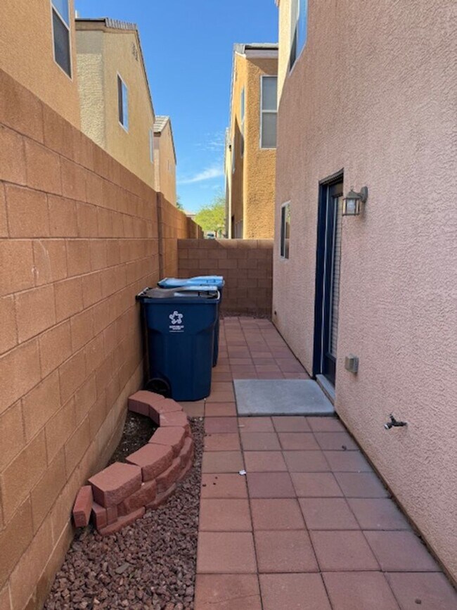 Building Photo - 2-STORY HOME FOR RENT IN HENDERSON