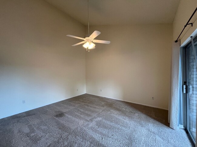 Building Photo - ONE STORY SOUTH SIDE DUPLEX!