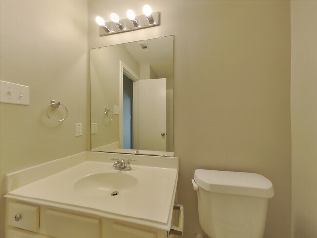 Building Photo - 810 Forest Hillside Ln