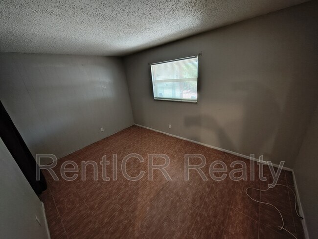 Building Photo - 3135 Pine Tree Ave