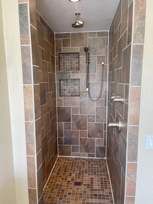 Building Photo - Great Escondido Rental