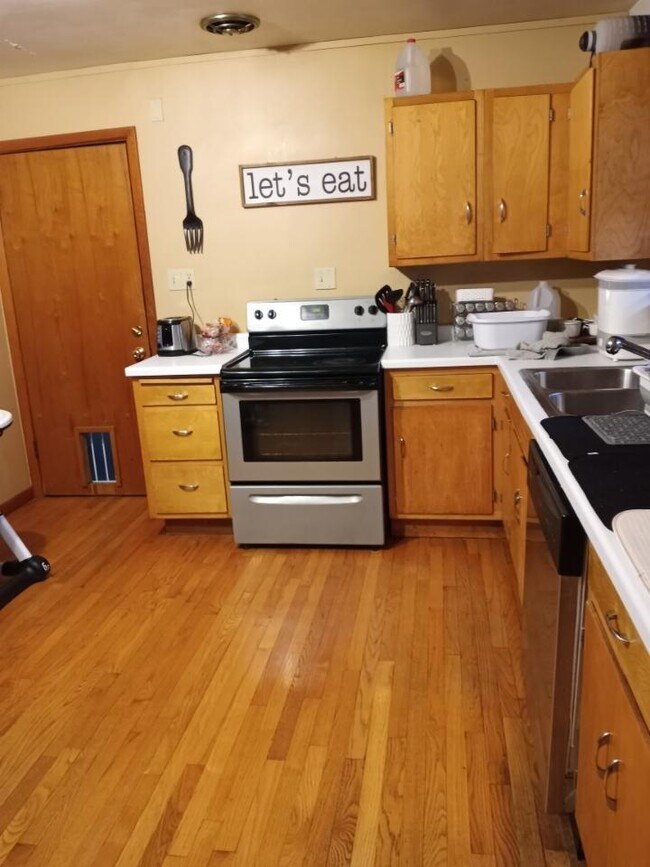 Building Photo - 1903 S Vine St