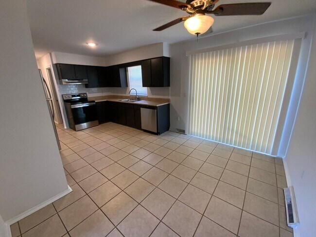 Building Photo - 409-411 Brewer Dr