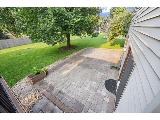 Building Photo - 1008 3rd St NE