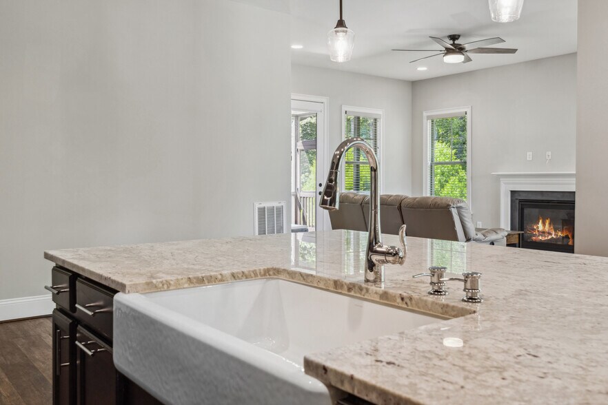 Building Photo - 405 Gilpin Way