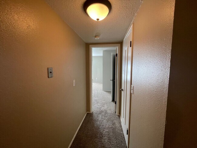 Building Photo - 3 Bed Duplex OKC