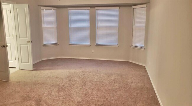 Building Photo - 425 Blue Oak Blvd