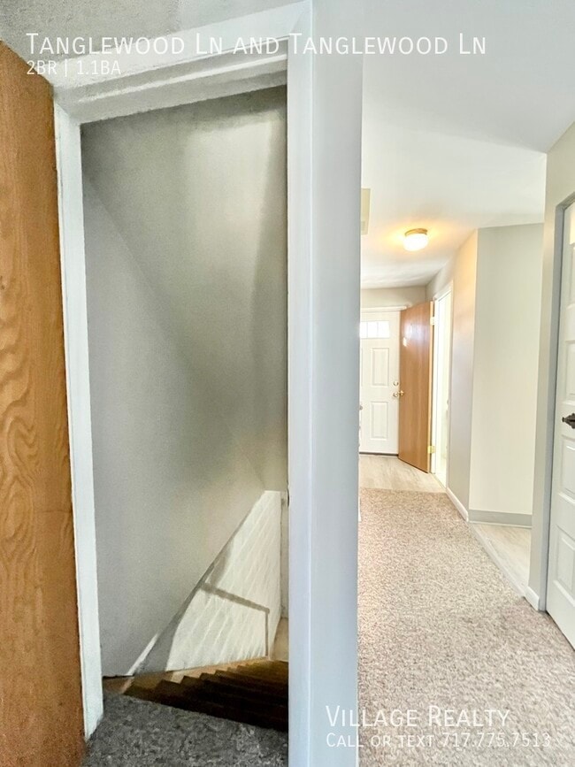 Building Photo - 442 Tanglewood Ln