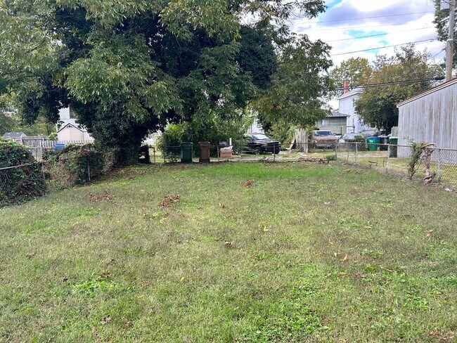 Building Photo - 3208 Carolina Ave