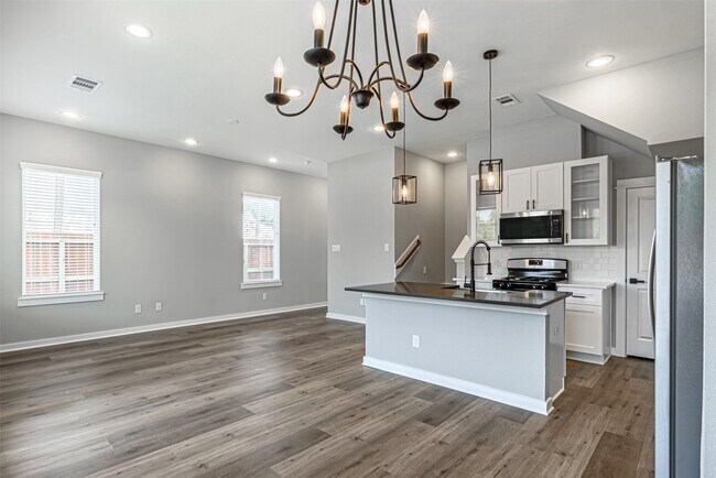 Building Photo - 8475 Berry Brush Ln