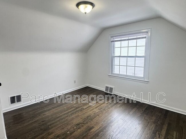 Building Photo - 3565 Phillips Ave