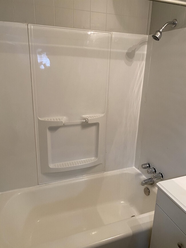 Building Photo - 1336 Chandler Ave