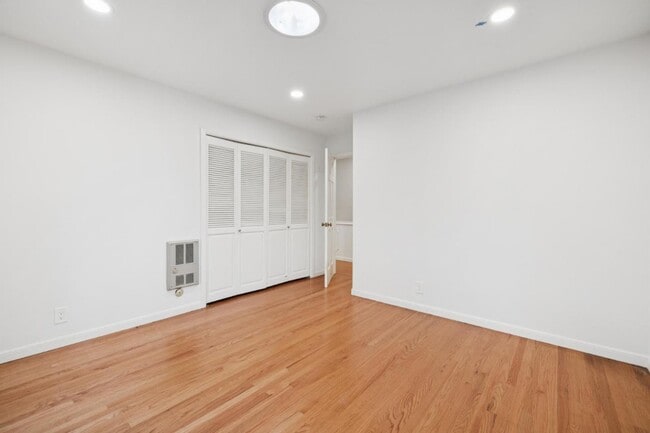 Building Photo - 216 Valparaiso Ave