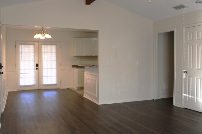 Building Photo - 1610 Christine Rd