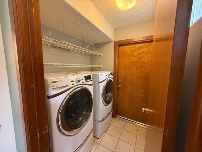 Building Photo - 6105 Carousal Ave NW