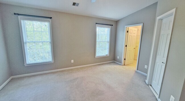 Building Photo - 3 Bed / 2-1/2 Bath Single Family Townhome with 1-Car Garage